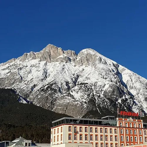 Bild zeigt Schule vor der Hohen Munde